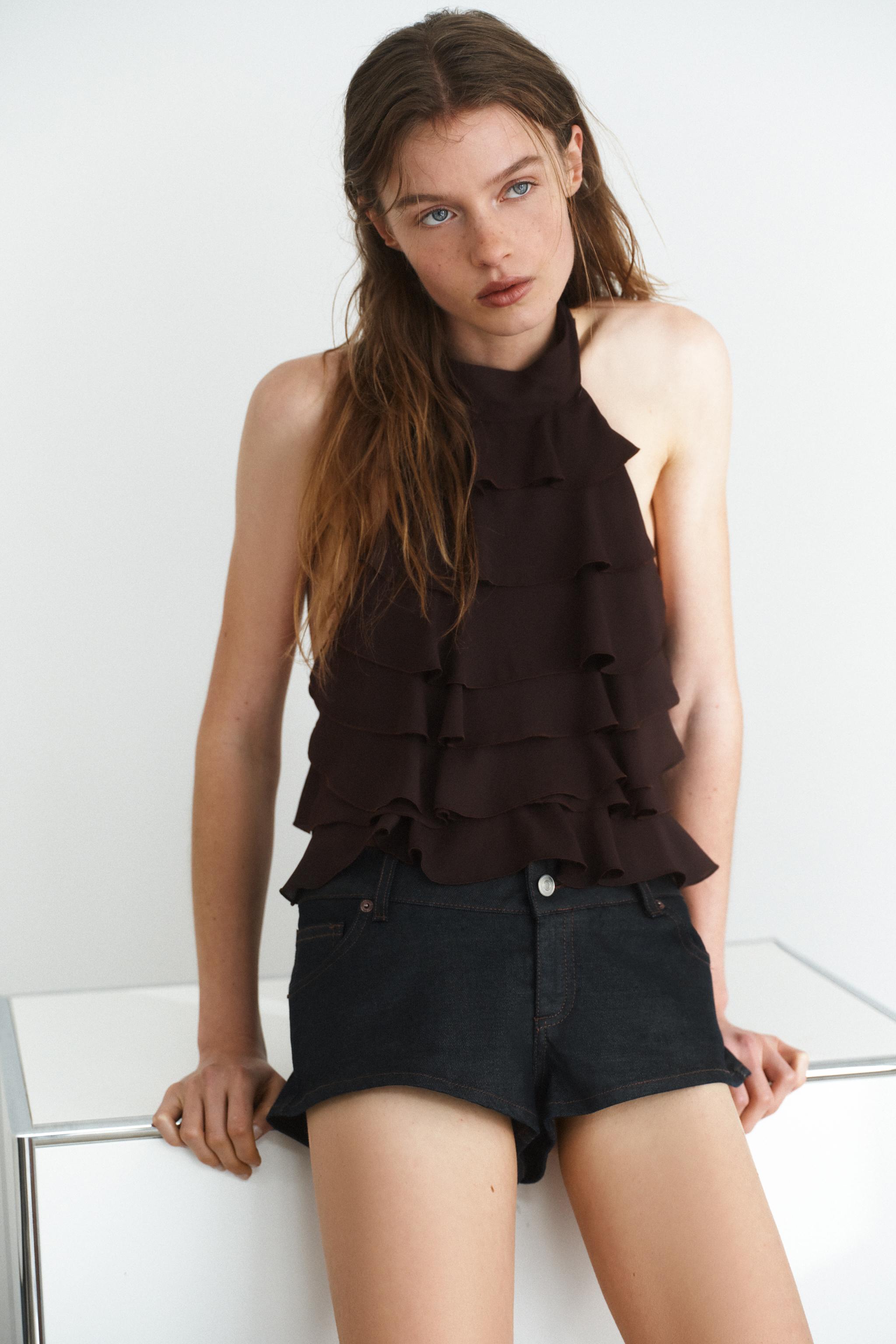 TOP EN GEORGETTE À ENCOLURE AMÉRICAINE